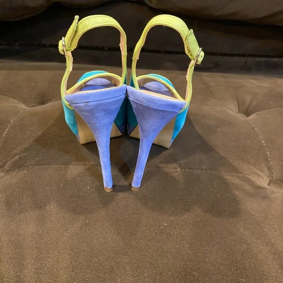 Guess Heels - Picture 5 of 9